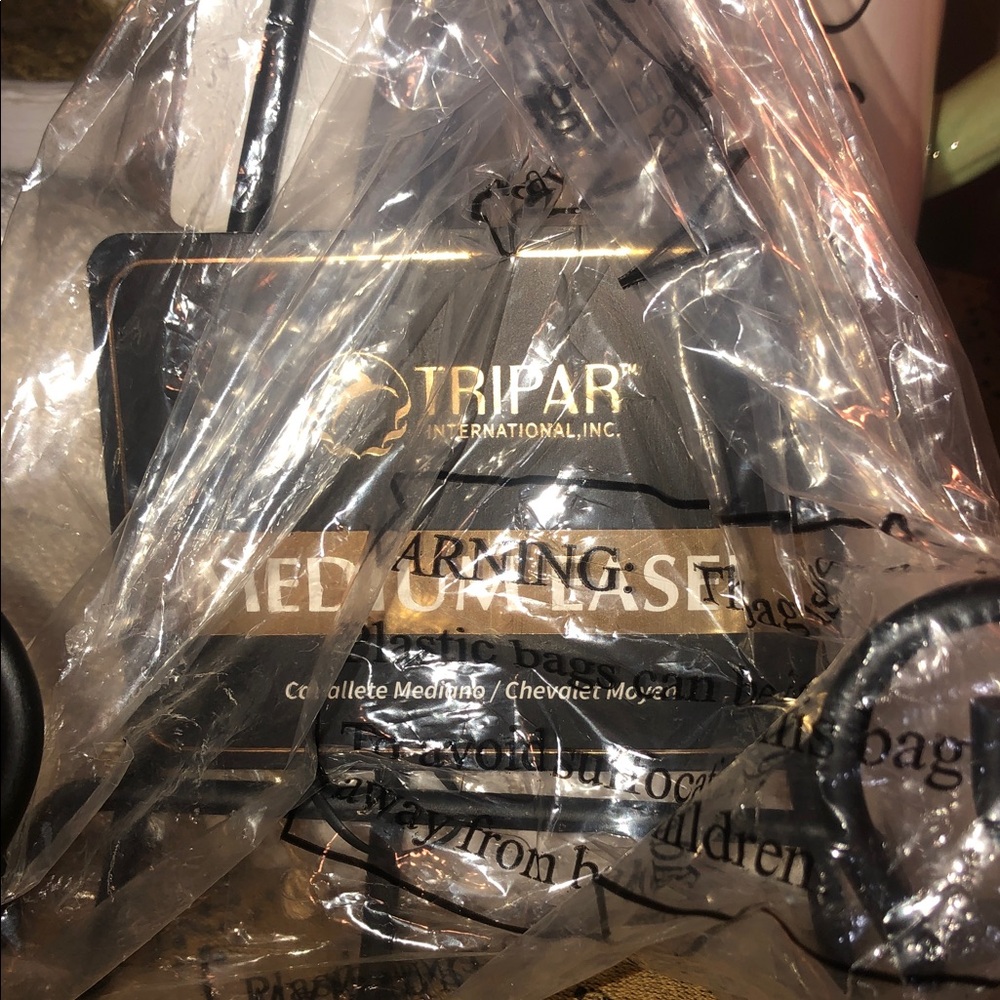 Tripar International Medium 11” Black Metal Display Easel (55811) - Picture 3 of 9